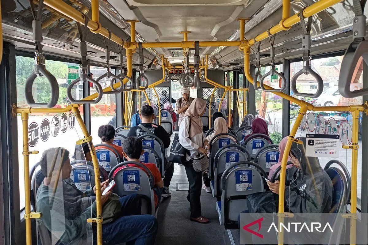 DKI Roundup: Electric Vehicle Tax Proposed, Transjakarta Removes Passenger