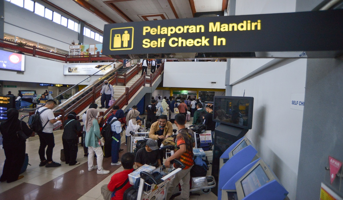 Constitutional Justice Questions Government Oversight on Flight Delay Compensation