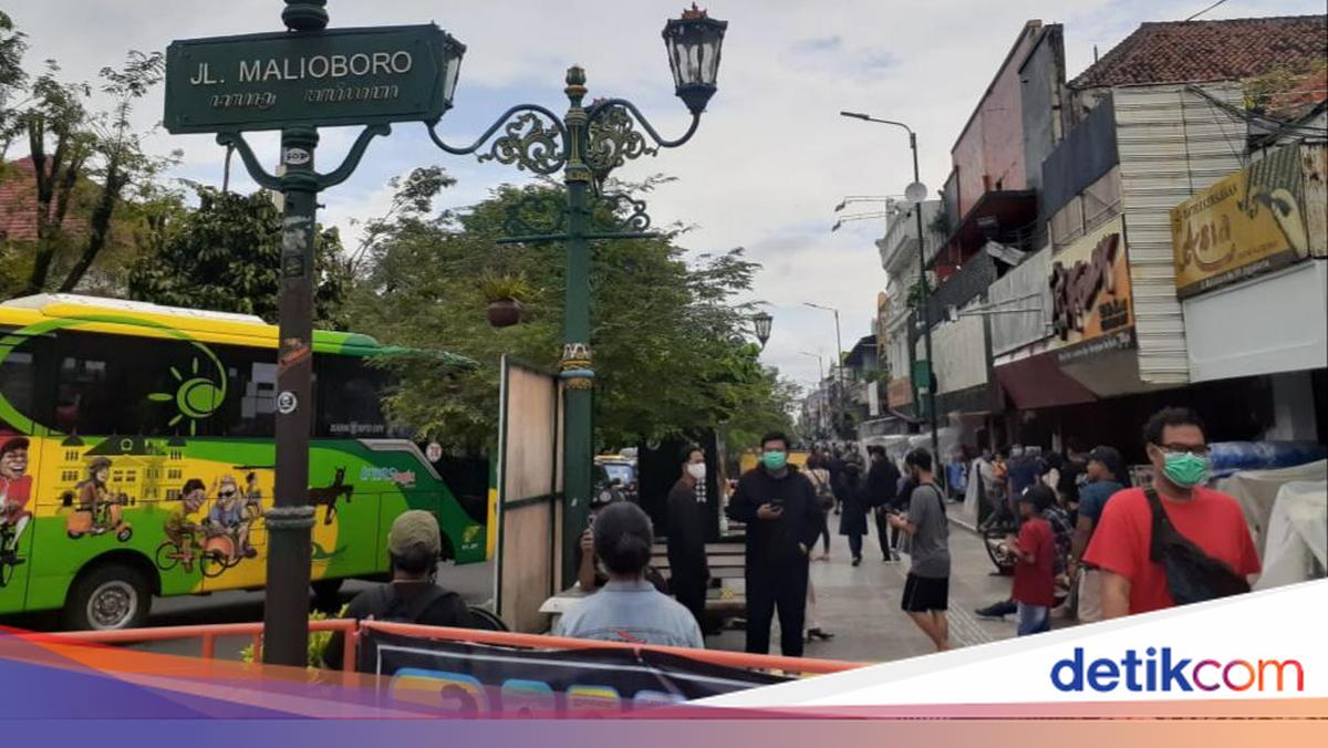 Yogyakarta Authorities Threaten Sanctions for Illegal Malioboro Street Sign Installers