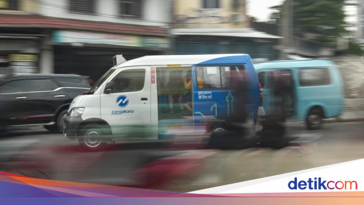 Mikrotrans Driver Sacked After Speeding and Hitting Elderly Man in Tomang
