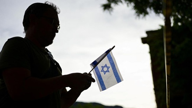 Israeli Journalist Nearly Met President Soeharto After Entering Indonesia with Special Permit