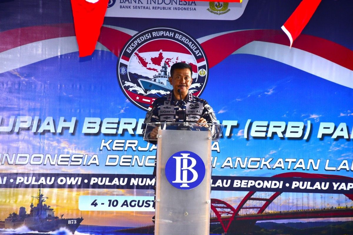Indonesian Navy Escorts Rupiah Distribution to Remote Papua Islands