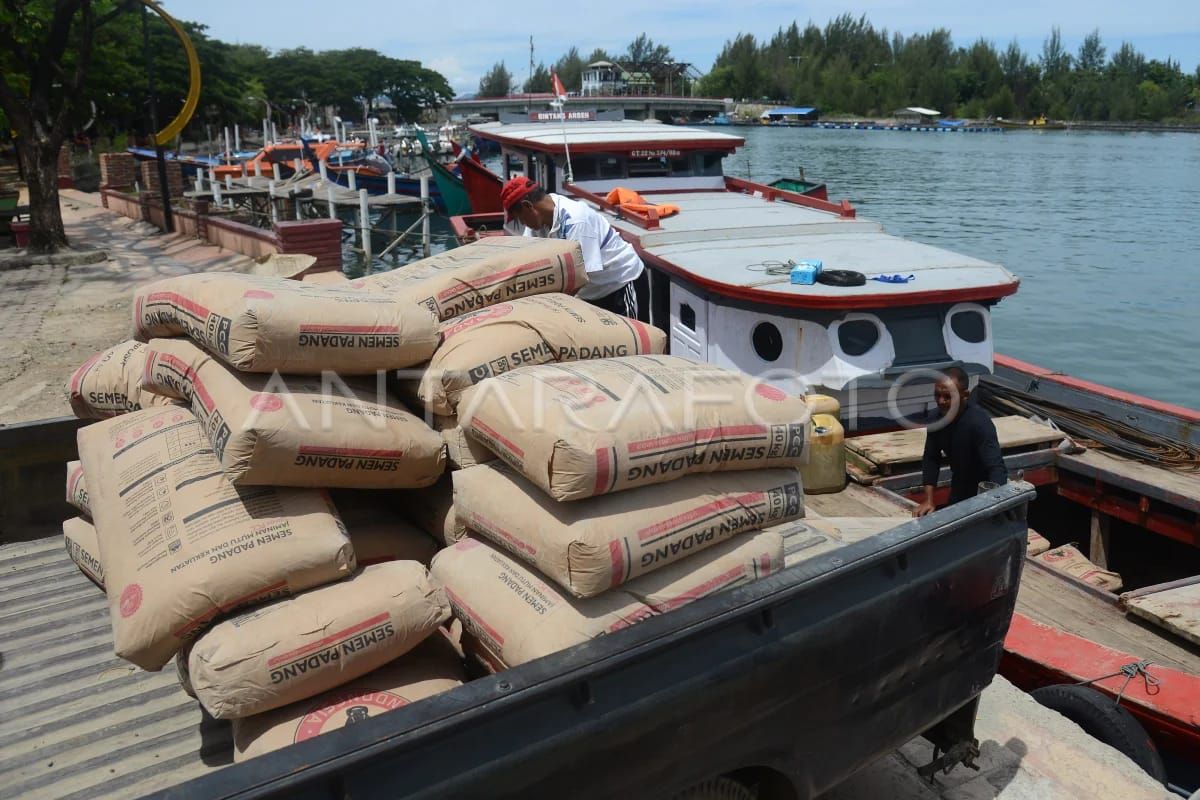 Aceh Requests Additional Cement Supply from Danantara and Home Affairs Minister