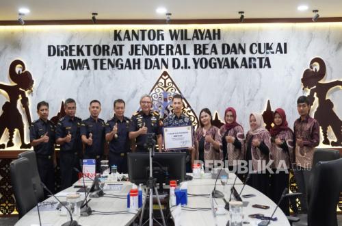 Customs Supports Jepara Luggage Exports with Bonded Zone Facility