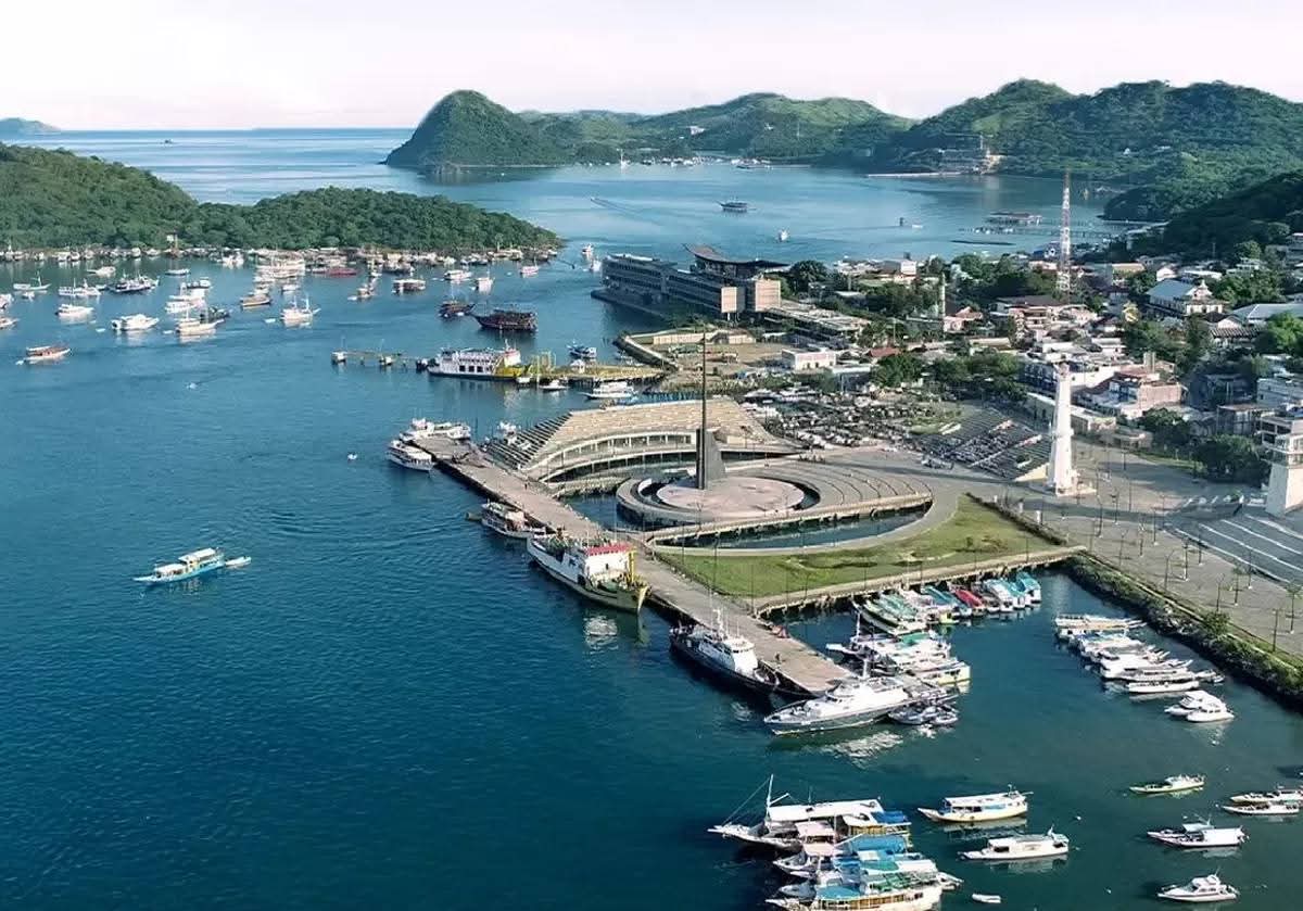 High Waves Force Closure of Access to Komodo and Padar Islands