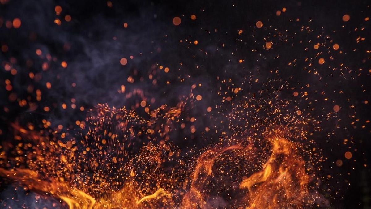Fire Engulfs Building in Cikini, Central Jakarta; 22 Fire Engines Deployed
