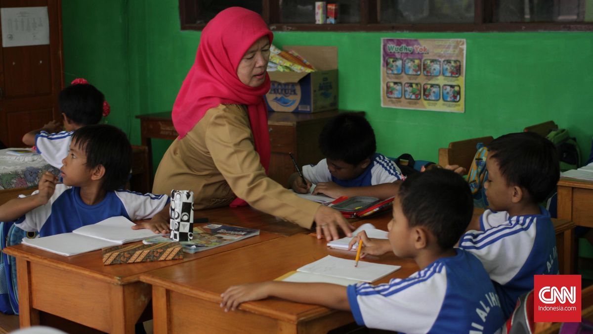West Java Council Raises Alarm Over Teacher Crisis, Shortfall of 6,000 Educators