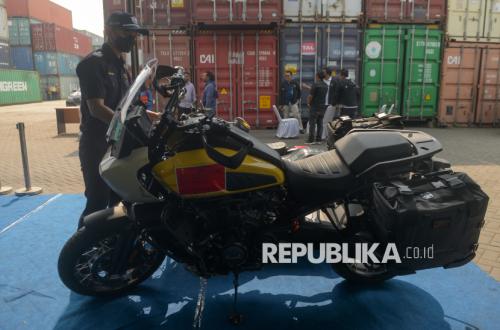 Customs Foils Smuggling of Used Harley-Davidson Motorcycles at Tanjung Priok