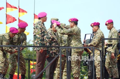 Defence Minister and Deputy TNI Commander Become Honorary Members of the Marine Corps