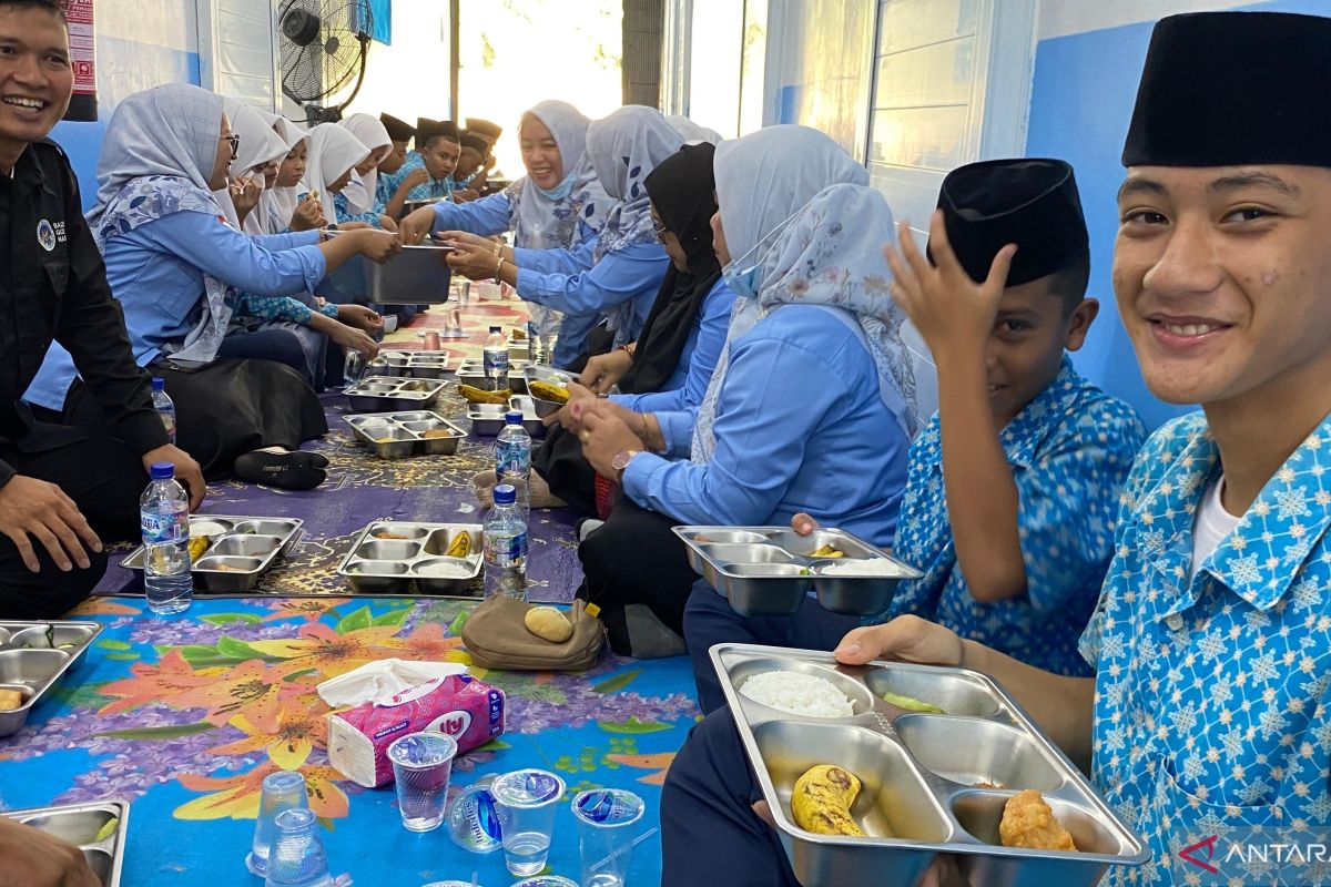 Economist says free meals programme helped support 5.29 percent growth in Q2