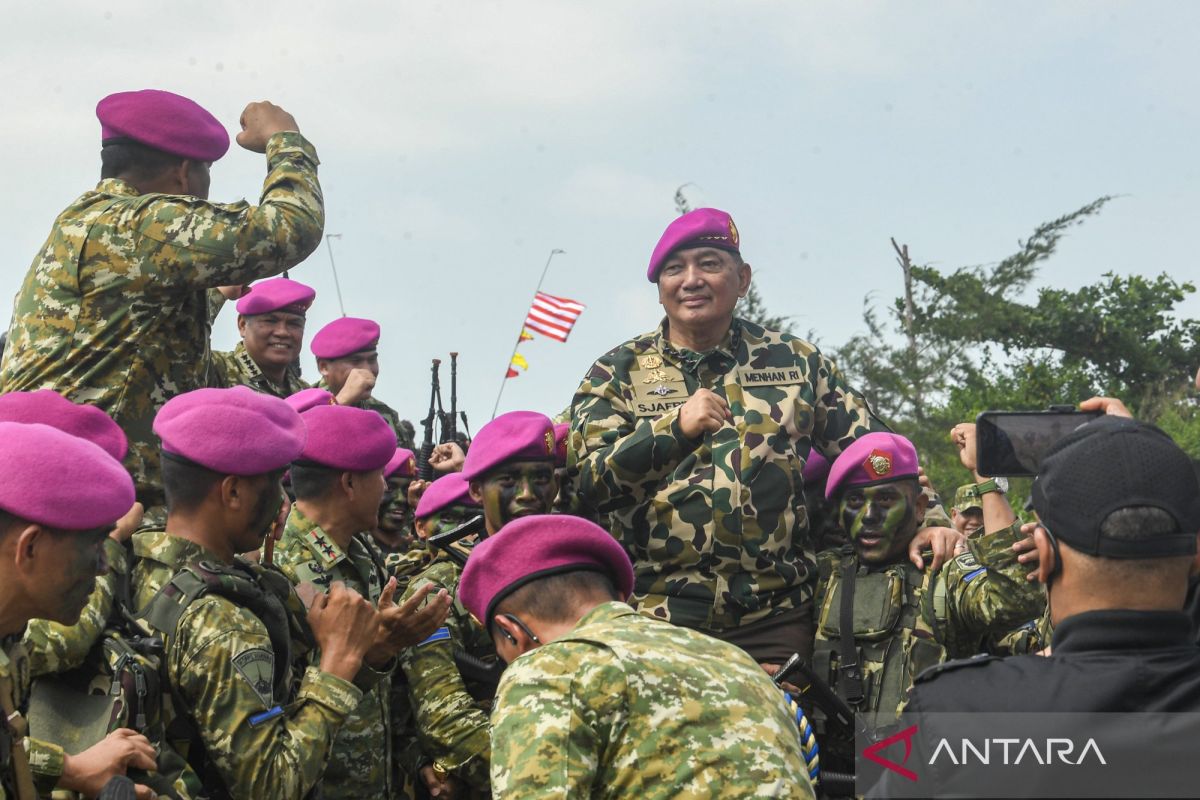 Defence Minister Assesses TNI Ready to Face Challenges