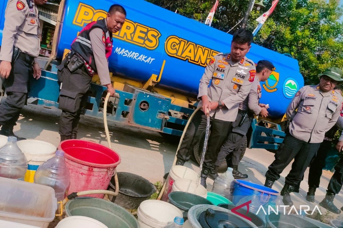 Cianjur Police: Public can call 110 for clean water service