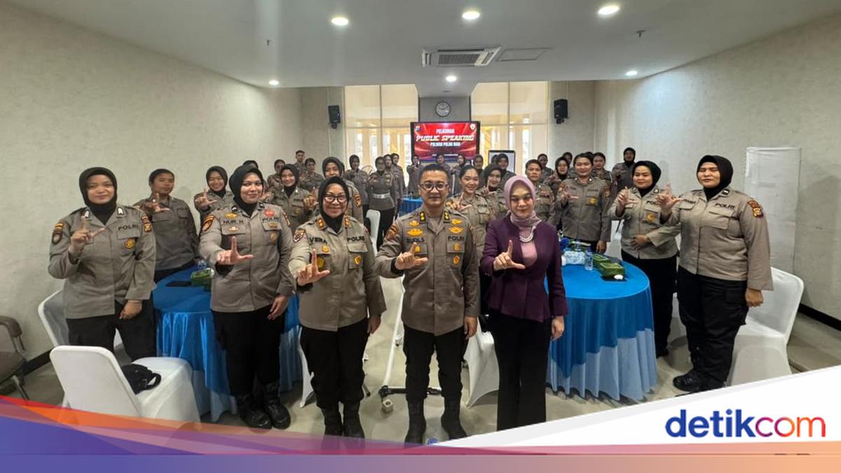 Riau Police Equip 70 Policewomen with Public Speaking and Negotiation Skills