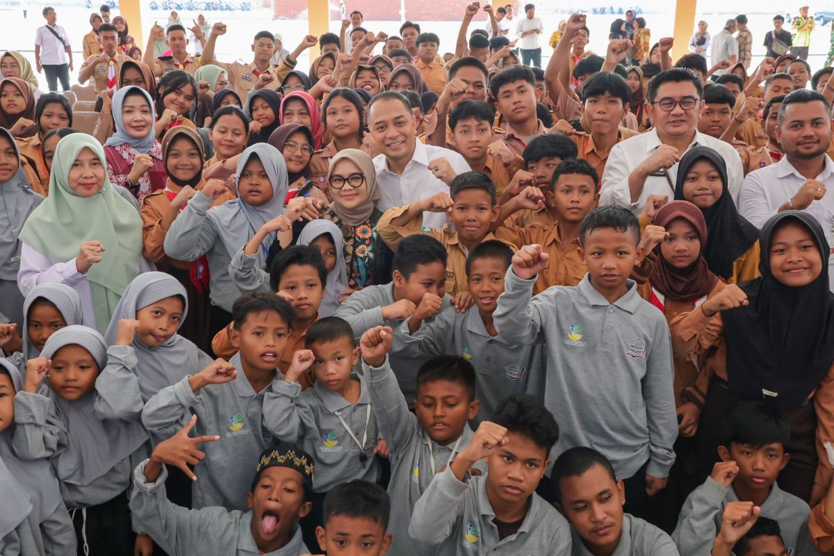 Surabaya students enthusiastic as Mayor opens 'Sekolah Rakyat' orientation