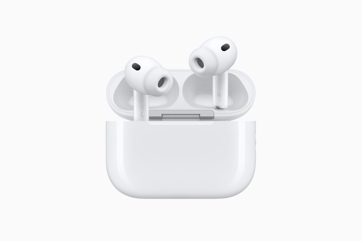 Apple May Debut AirPods with Camera Alongside iPhone 18 Pro