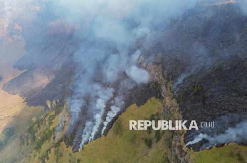 Bromo Forest Fire Spreads, 7.9 Hectares Destroyed and Access Restricted