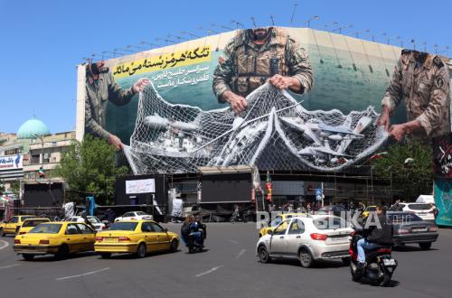 Iran Denies Negotiating with US, Confirms Talks with Oman on Strait of Hormuz