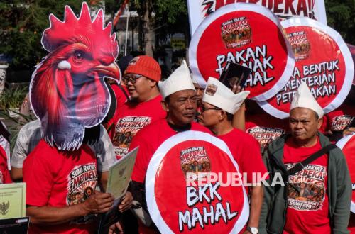 Soaring Feed Prices Spark Protest by Chicken Farmers in Solo