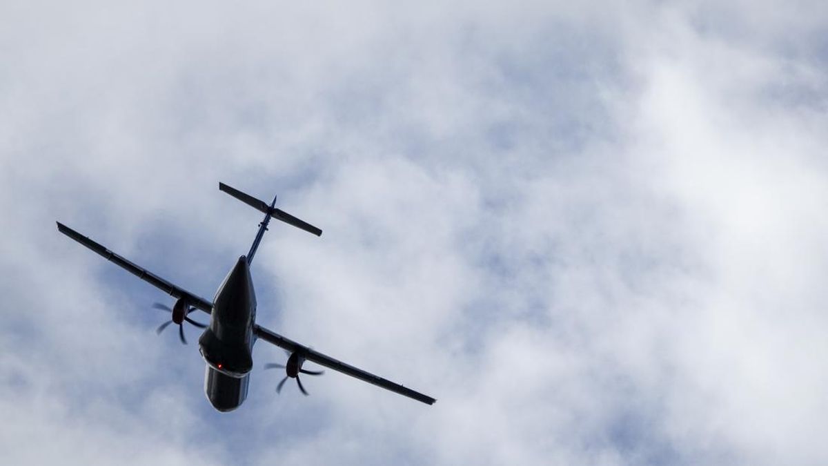 Unfriendly Waves: Bawean Island Resident Charters Plane to Evacuate Mother