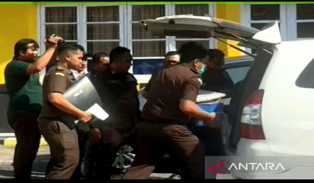 Prosecutors Search Pamekasan Regent's Office in Rp2.9 Billion Road Project Corruption Probe