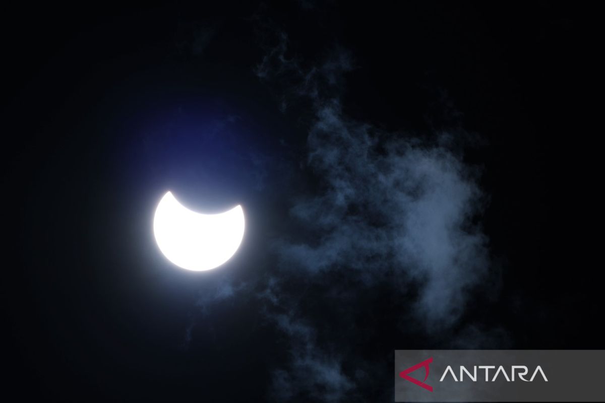 How does a total solar eclipse occur? Here's the scientific explanation