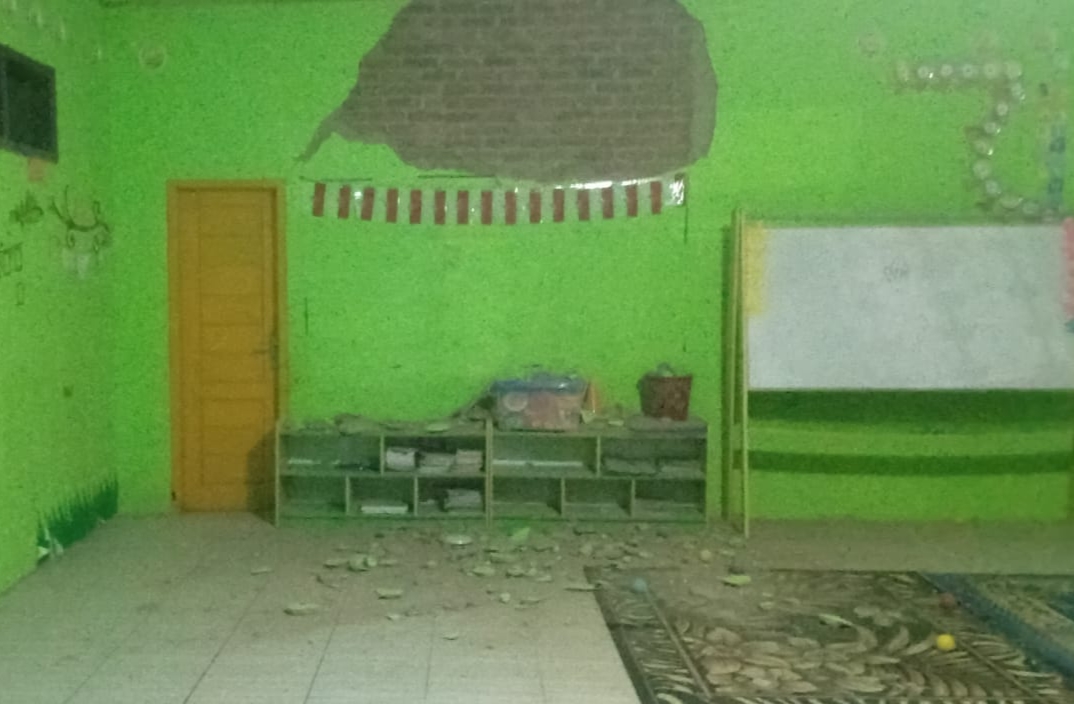 Magnitude 5.3 Earthquake Damages School in Tasikmalaya