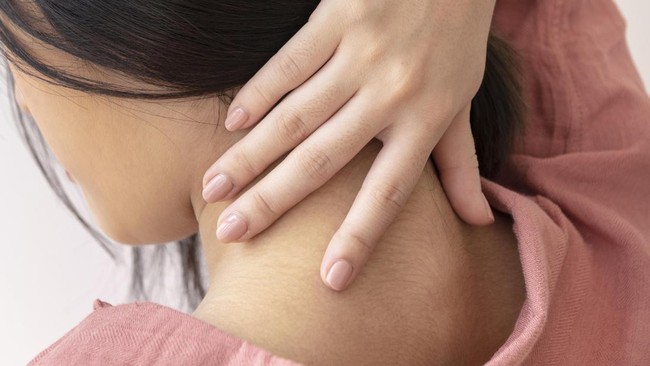 Signs of Chronic Illness That Appear on the Skin, Nails, and Feet