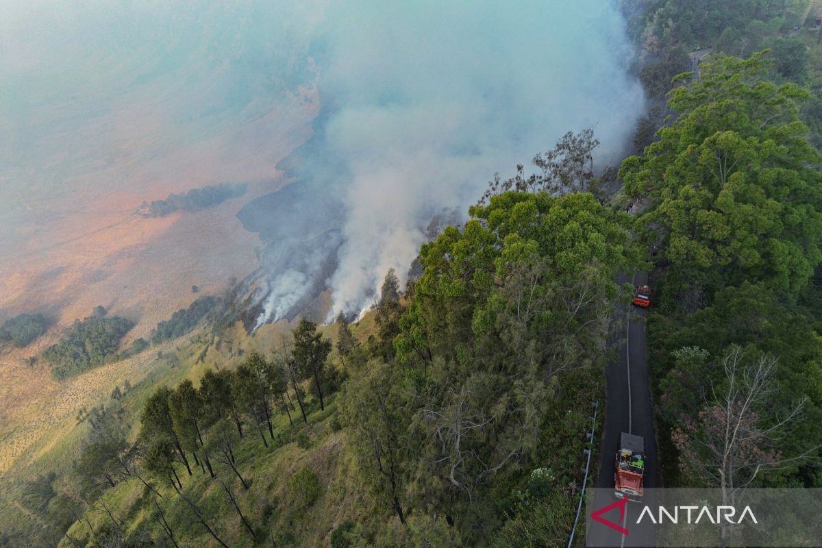 Government Prepares Cloud Seeding to Accelerate Forest Fire Suppression at Mount Bromo