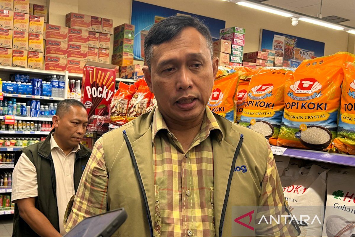 Bulog CEO mobilises staff to secure premium rice supply in retail outlets
