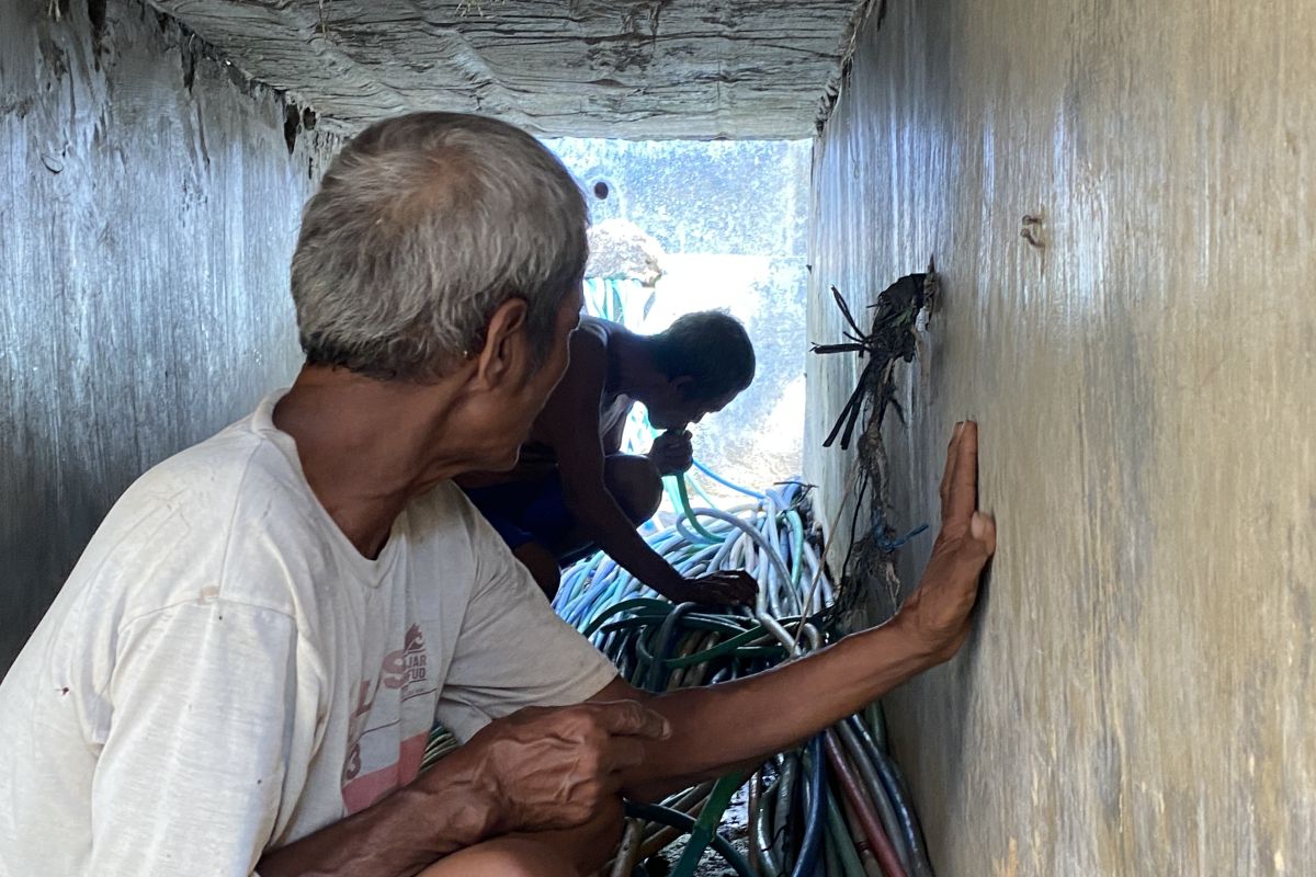 Sendang Wonosari and the Colourful Hoses