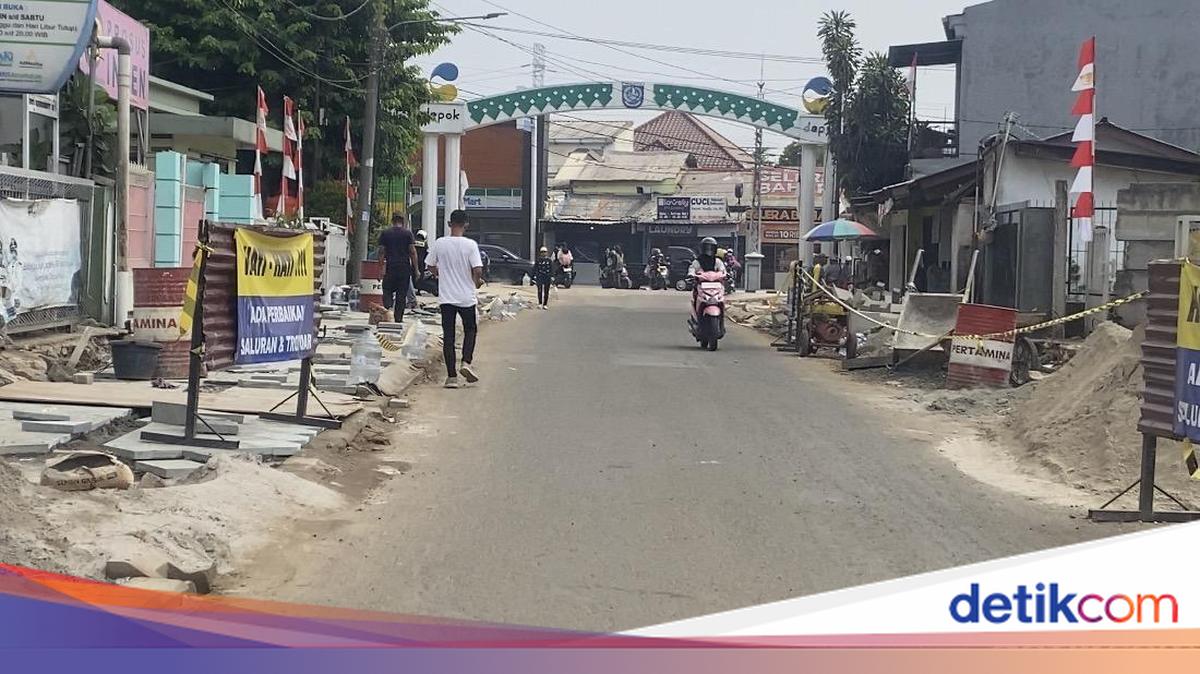 Depok Residents Protest Overly Wide Pavement Project on Jalan Pemuda
