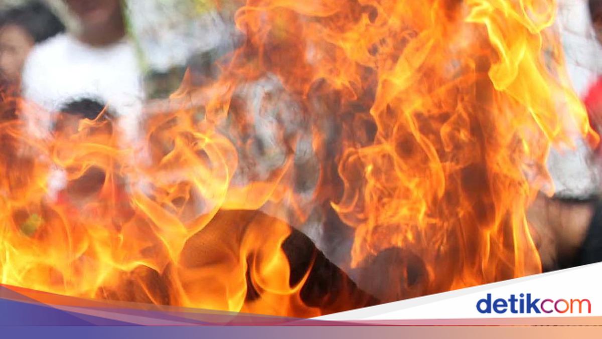 Primary School in South Jakarta's Srengseng Sawah Engulfed by Fire