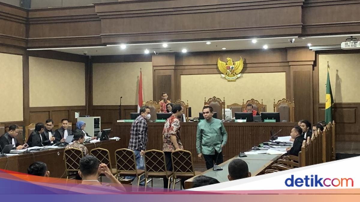 Younger Brother Testifies in Corruption Trial, Former Ombudsman Chief Objects