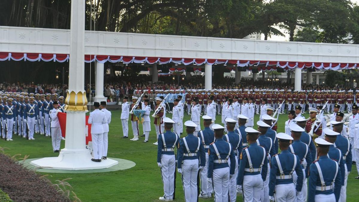 128,000 Citizens Join 'Ticket War' for 81st Independence Day Ceremony at Palace on First Day