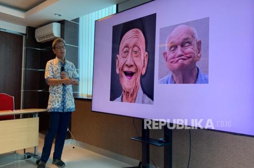 Geriatrician: Overprotecting the Elderly Can Lower Their Quality of Life