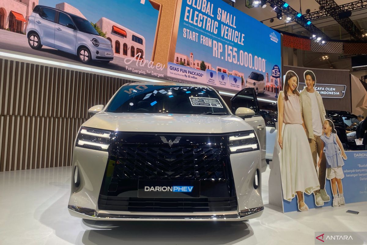 Wuling showcases two PHEV models at GIIAS 2026