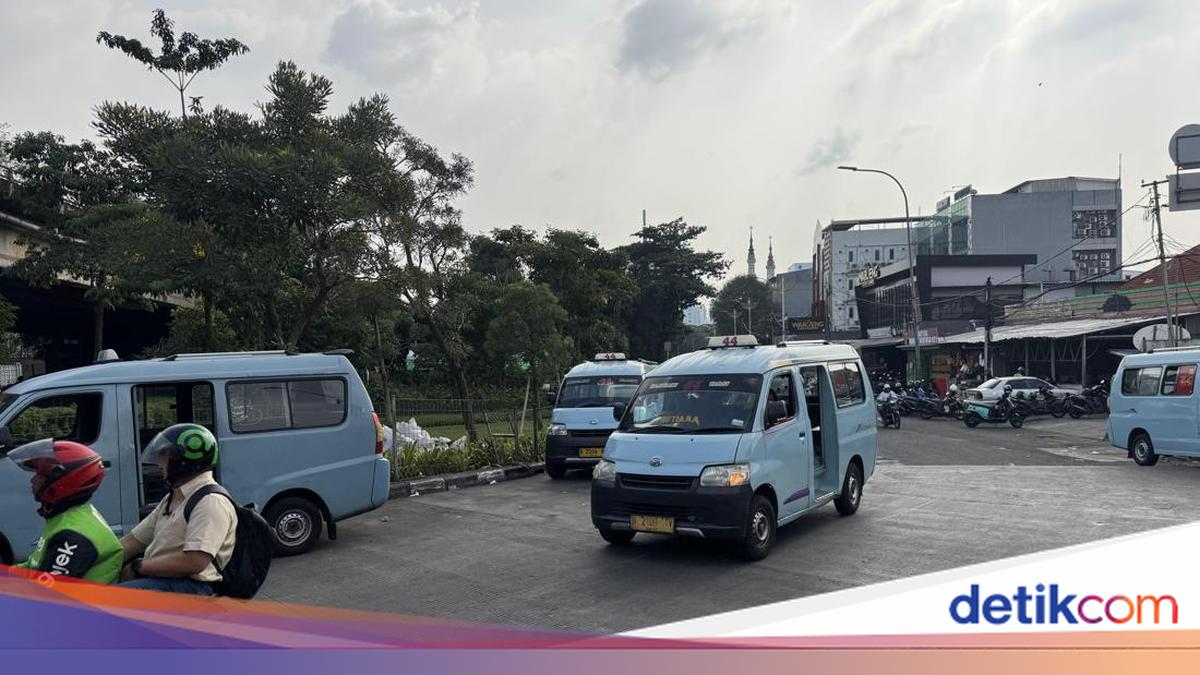 Demonstration Ends, M44 Minibus Drivers Resume Operations from Tebet Station