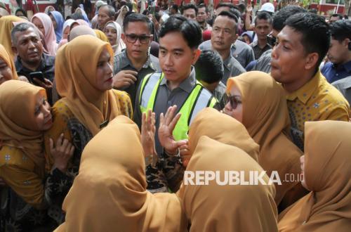 Vice President Gibran Absorbs Teachers' Aspirations During School Revitalisation Inspection in Aceh