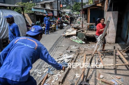 Jakpus Administration Promises Business Coaching for Residents Affected by Building Demolition