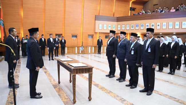 Home Minister Swears in Officials, Urges Civil Servants to Boost Performance
