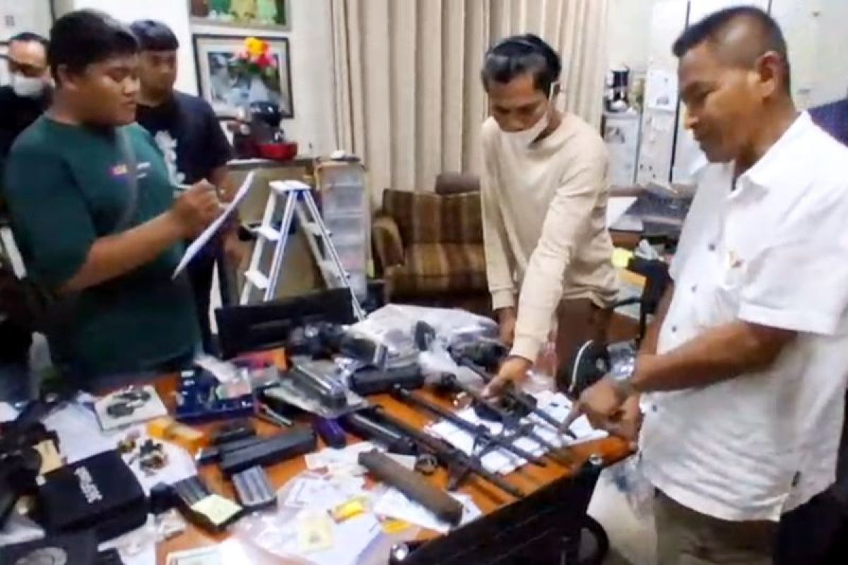 Chronology of the discovery of 995 firearms at a private school in South Jakarta