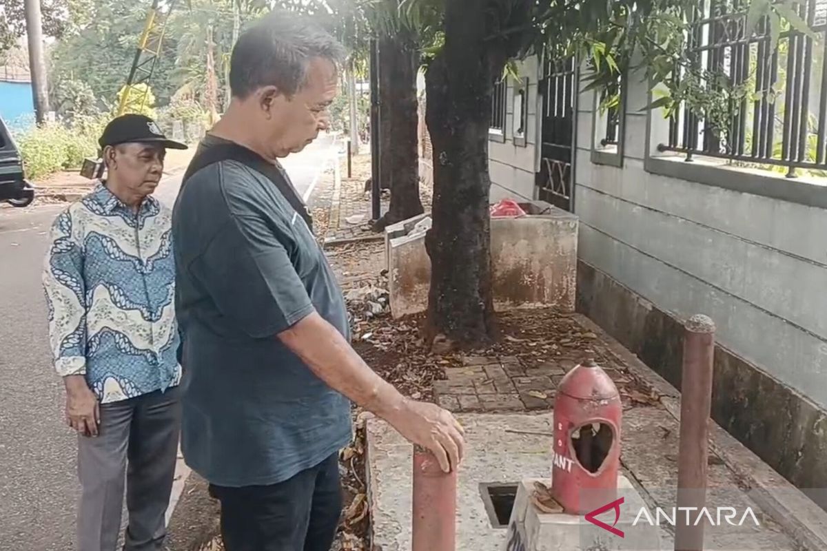 Hydrant iron theft in East Jakarta hampers firefighting water supply