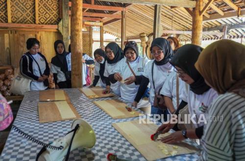 Mekaar Customers Go on Free Study Tours, PNM Paves the Way for Ultra-Micro Business Innovation