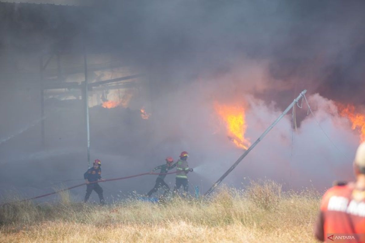Five fire engines deployed to extinguish ship fire in Indramayu
