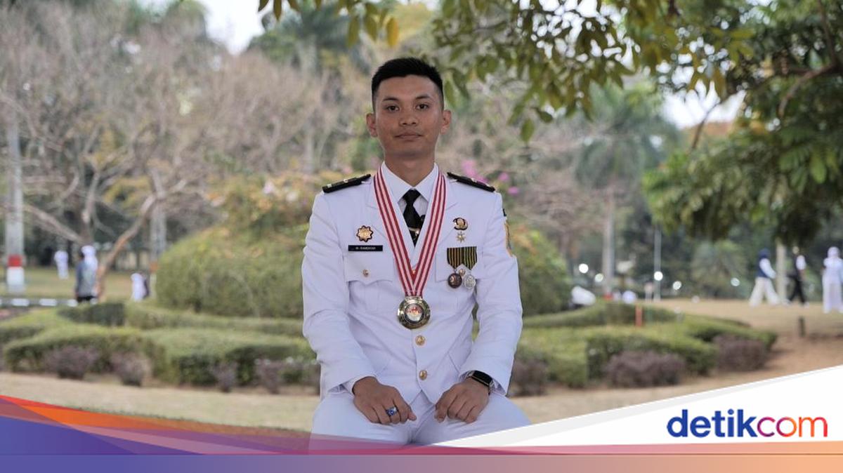 After Two Failures, Ramdhan Graduates as IPDN's Top Student