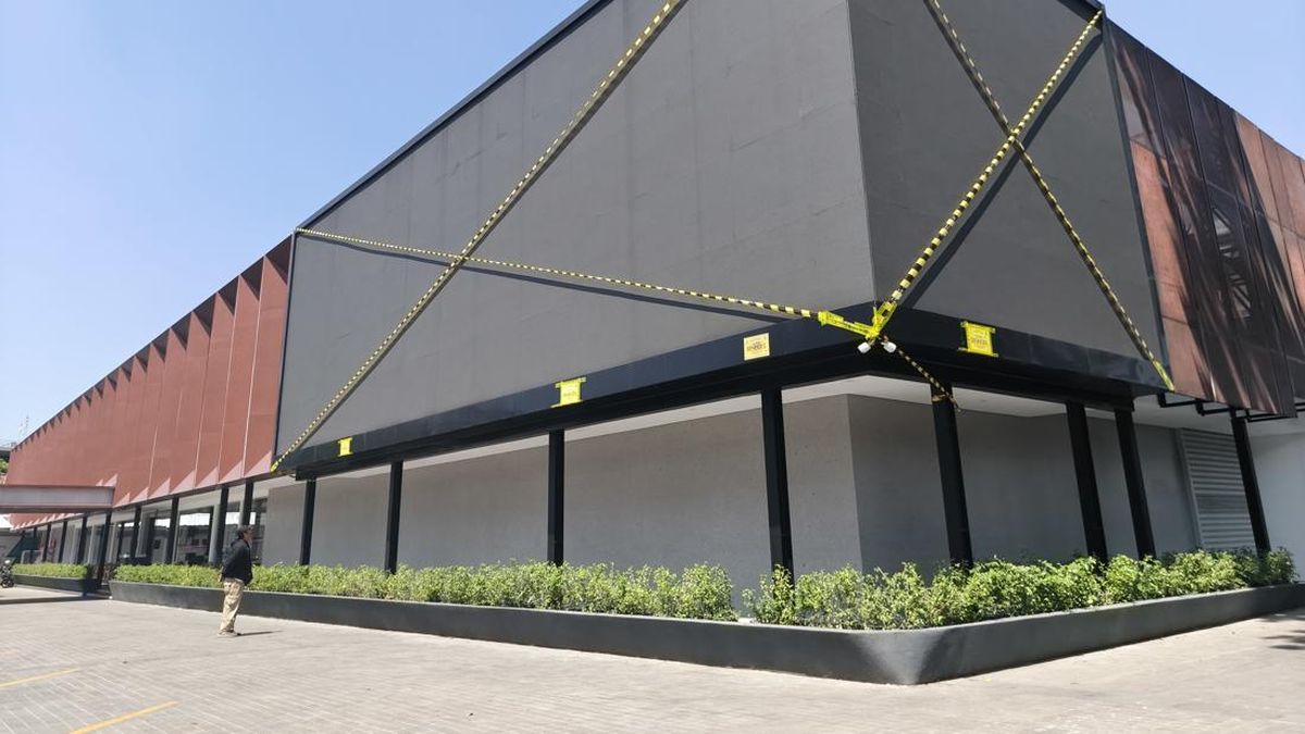 Videotron in Bandung's Padel Cihapit Sealed Following Tree Felling Scandal