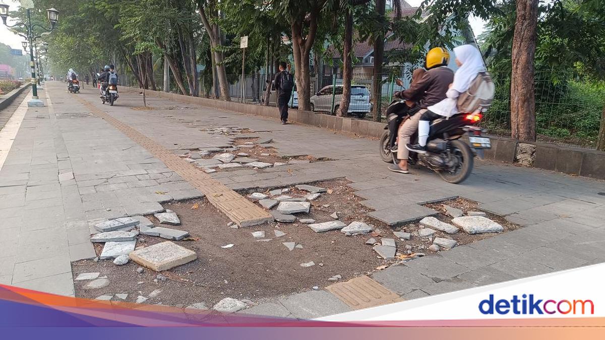 Sentul Pavements Pockmarked by Rogue Motorcyclists