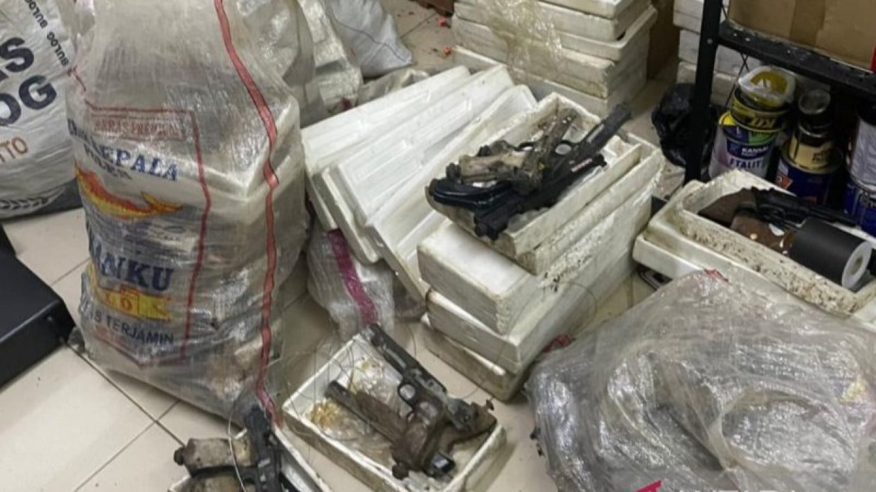 995 Firearms Discovered at Private School in South Jakarta