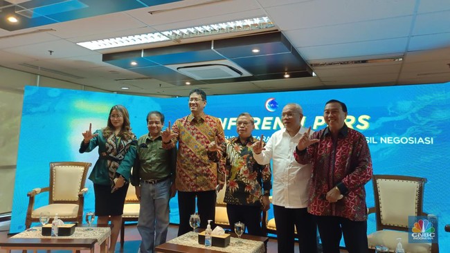 Purbaya Visits Montara Victims, Brings Special Message from Prabowo