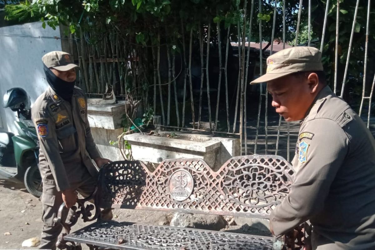 Surabaya's Stolen Benches: A Reflection on Public Asset Protection and Collective Responsibility
